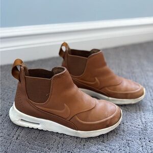 Nike dressier sneakers size 6.5